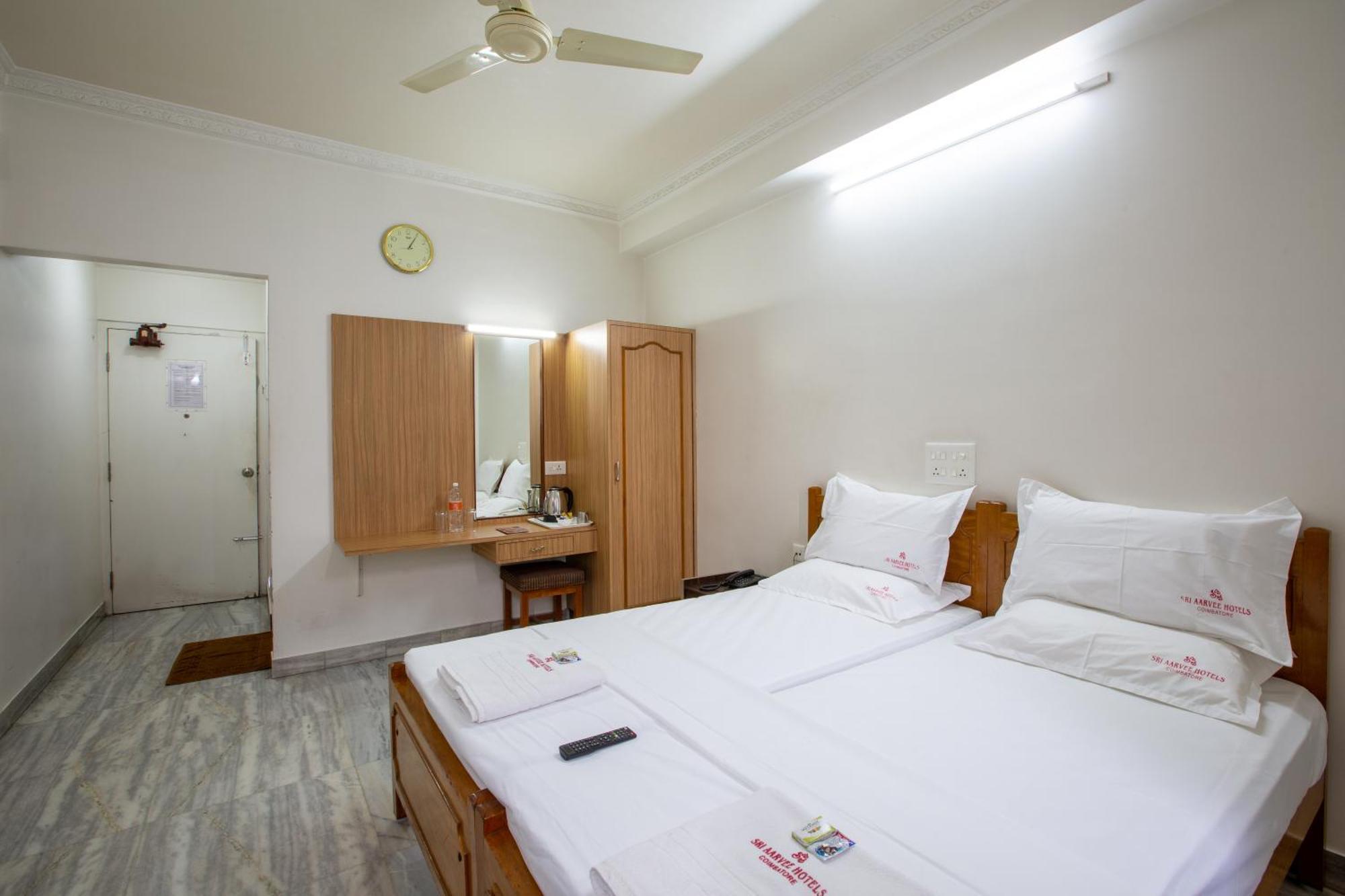 Sri Aarvee Hotels Kojambuttúr Kültér fotó