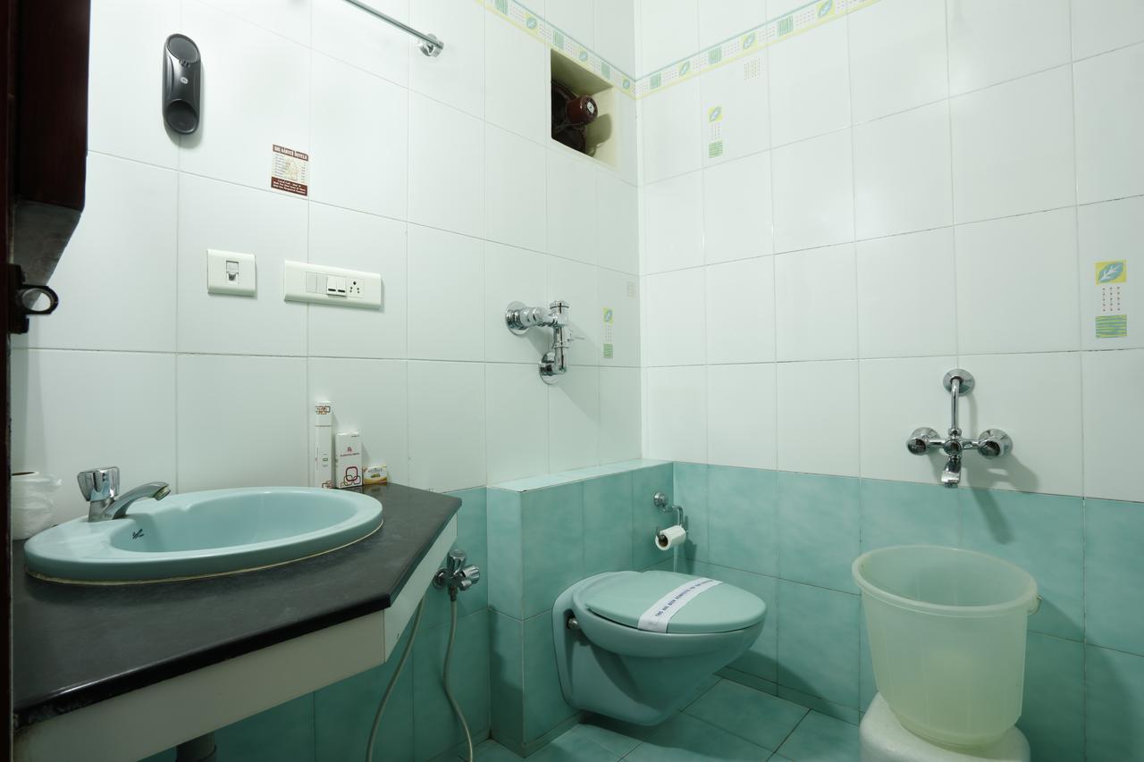Sri Aarvee Hotels Kojambuttúr Kültér fotó