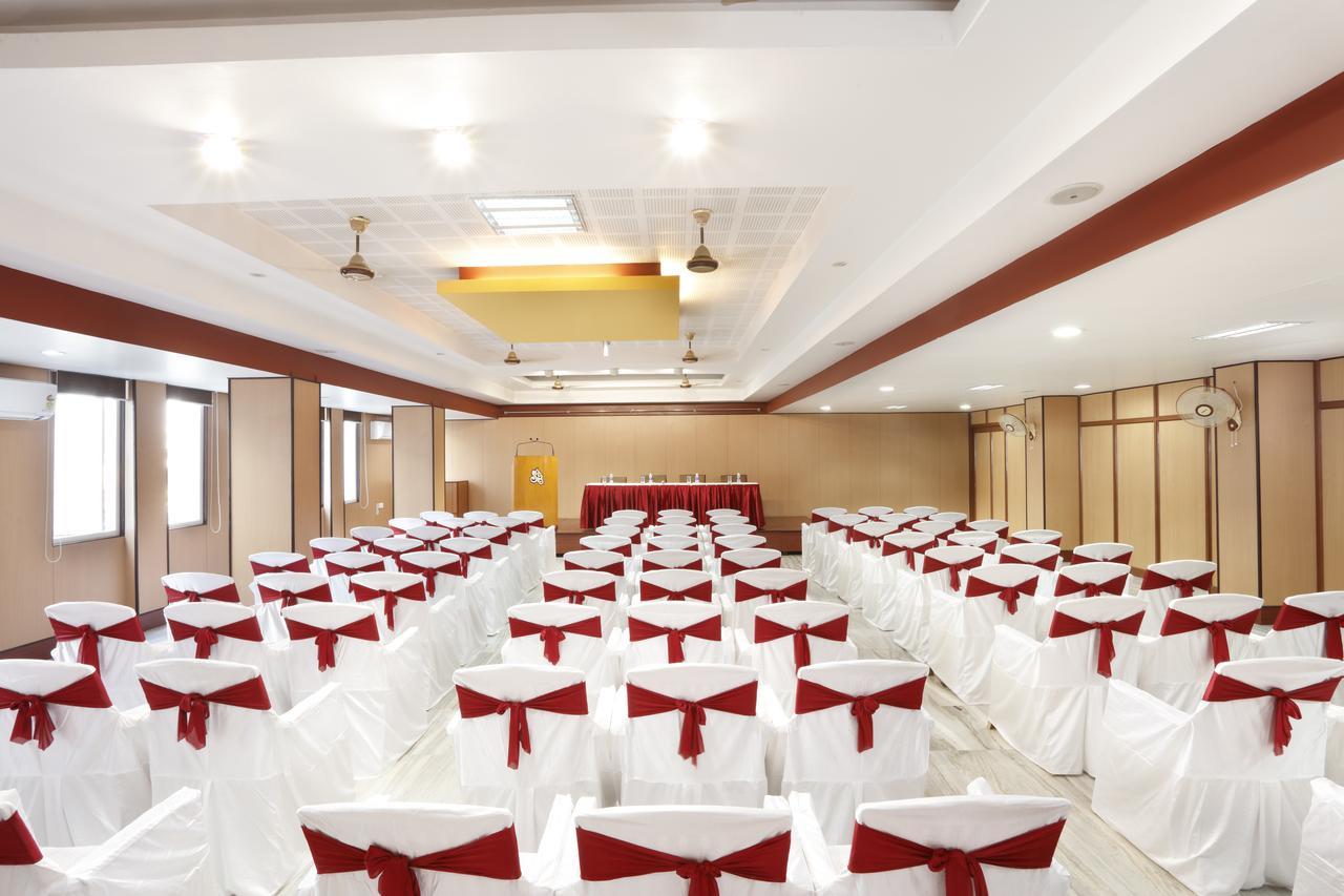 Sri Aarvee Hotels Kojambuttúr Kültér fotó