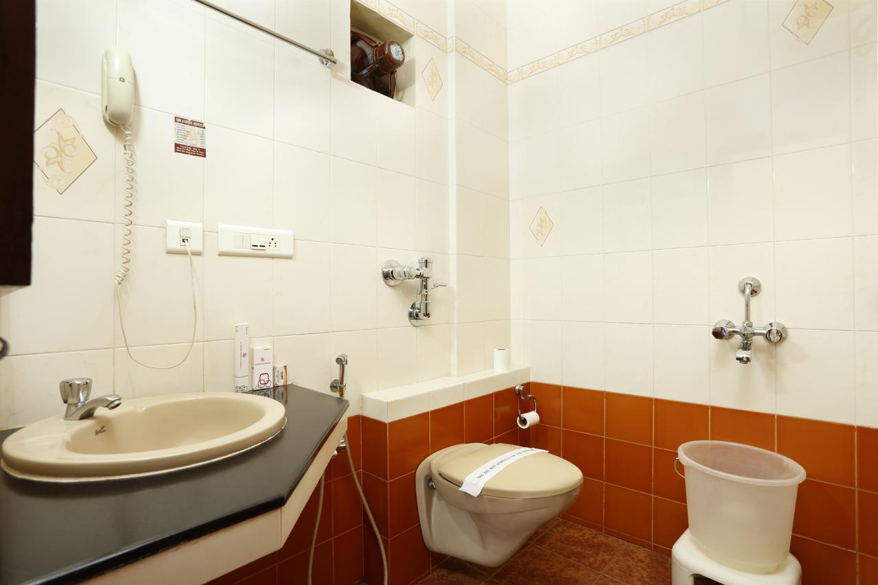 Sri Aarvee Hotels Kojambuttúr Kültér fotó