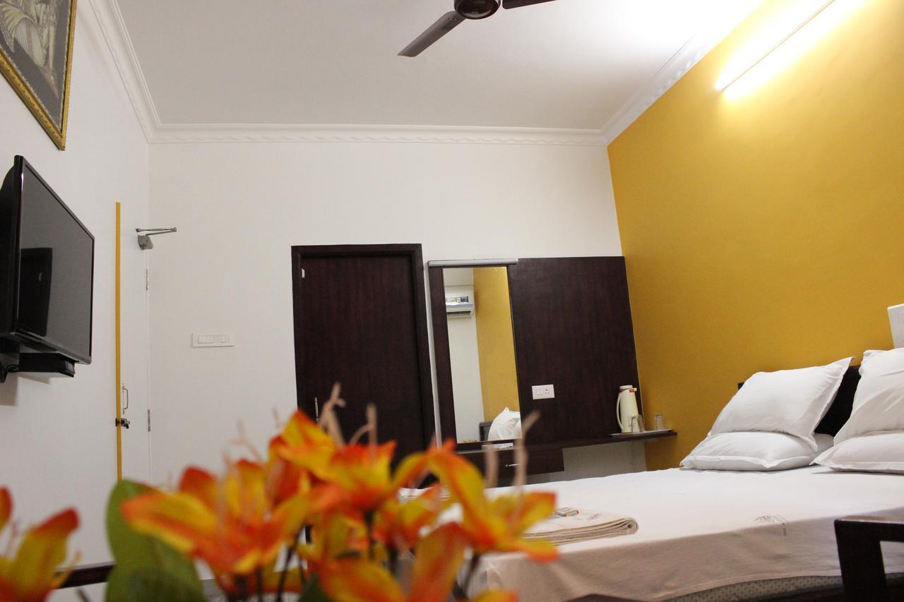 Sri Aarvee Hotels Kojambuttúr Kültér fotó